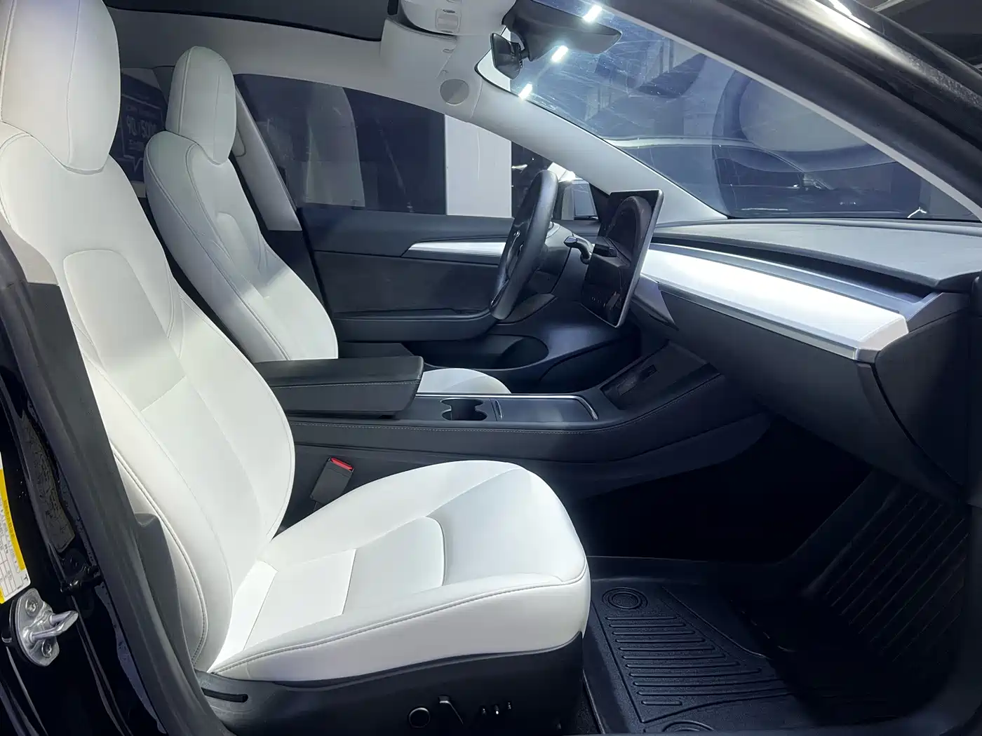Фото 4 - Tesla Model 3