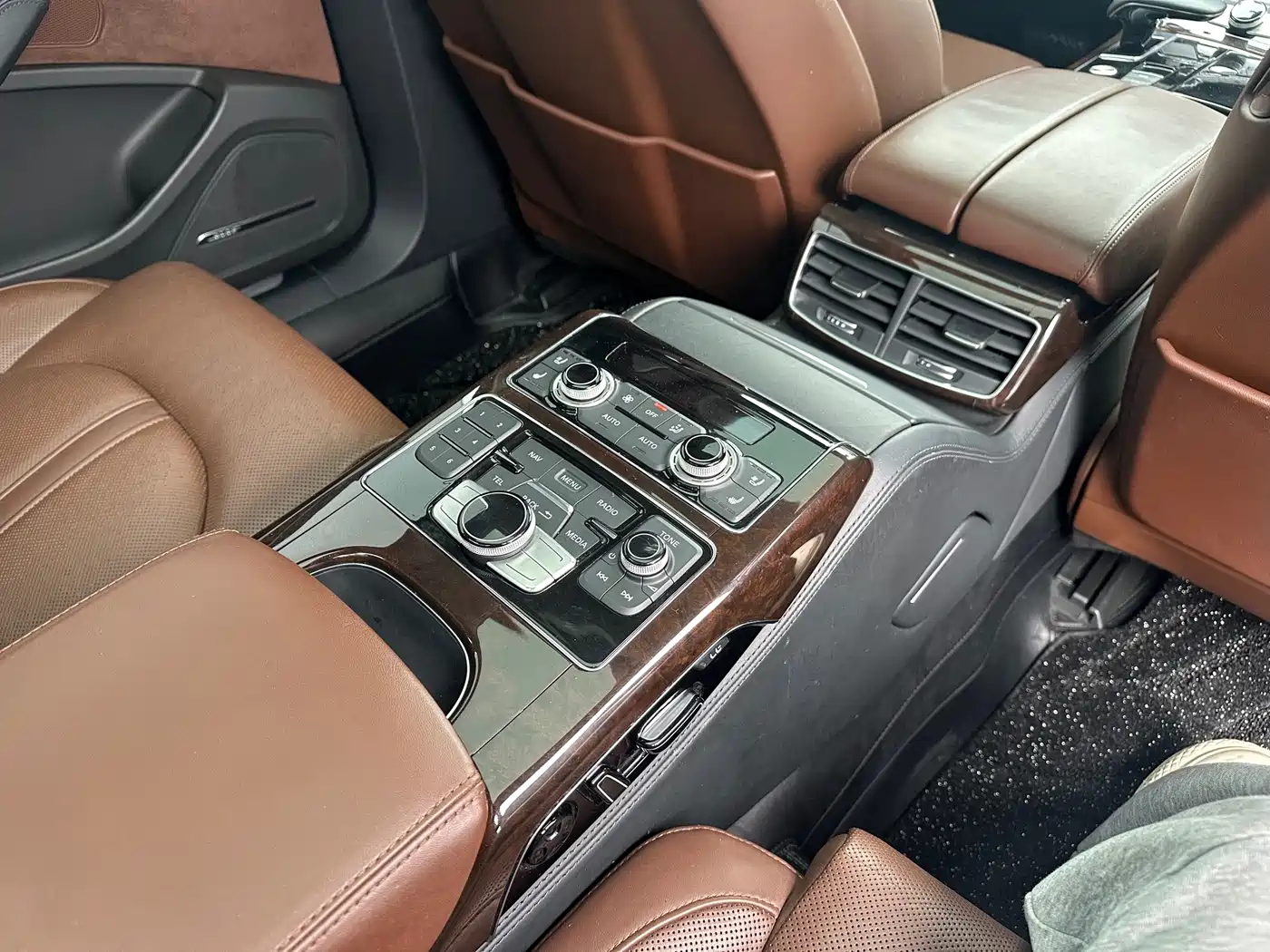 Audi A8 2014 A8L 45 TFSI quattro Luxury фото 29