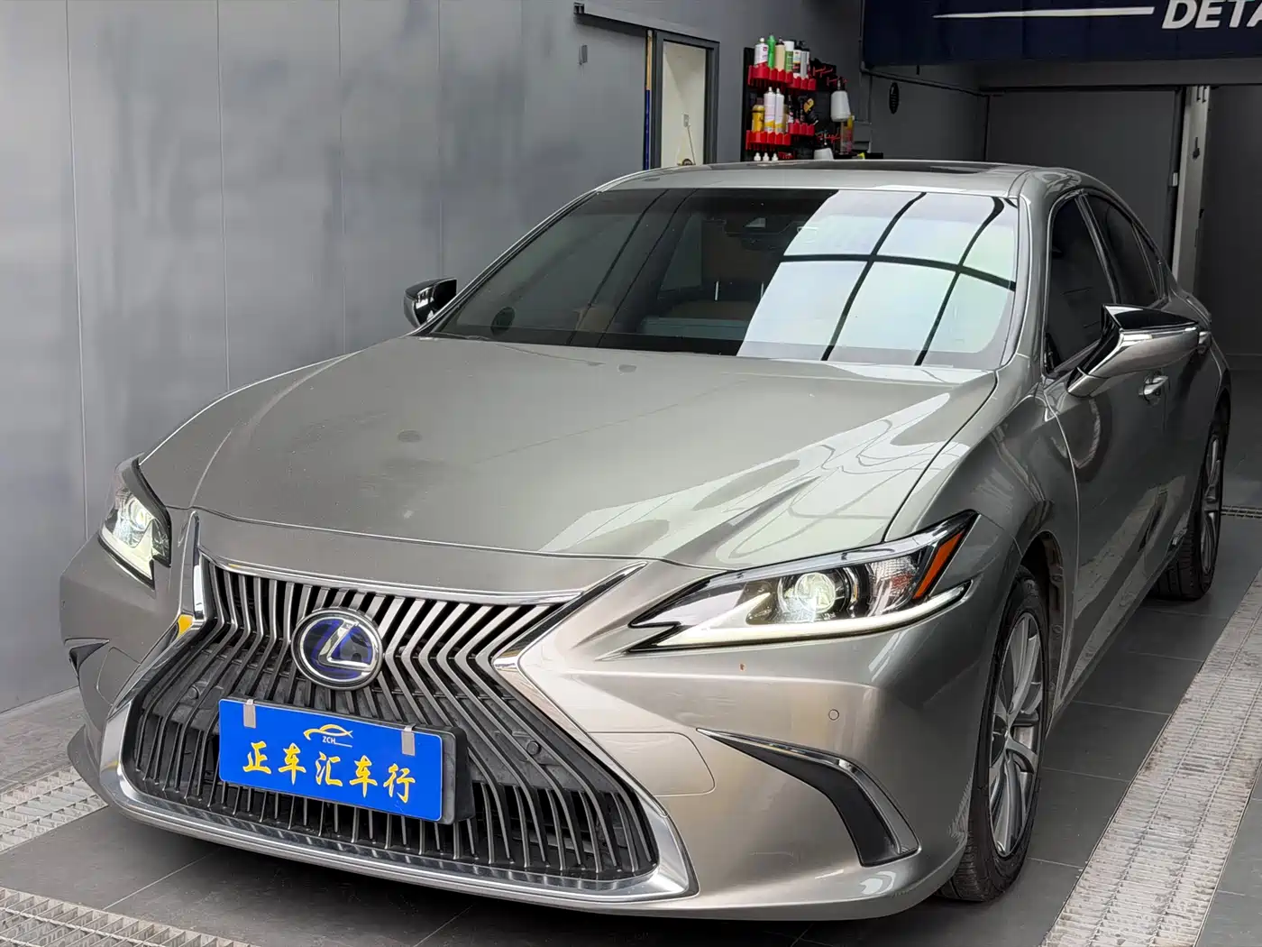 Lexus ES 2020 Model 300h Excellence Edition China V