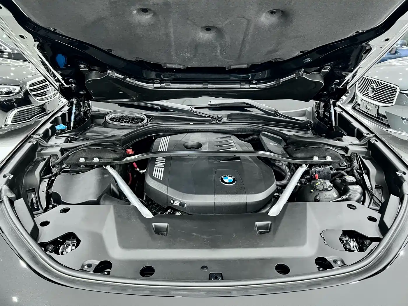 BMW 7 Series 2023 Model 735Li Luxury Package фото 25