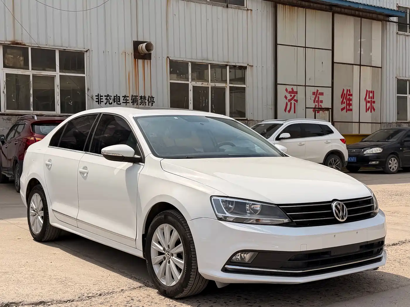 Volkswagen Sagitar 2016 230TSI 25th Anniversary Edition фото 3