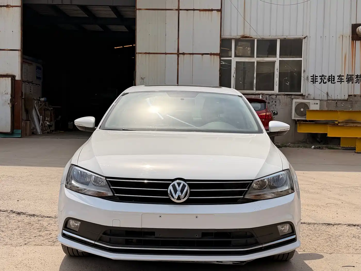 Volkswagen Sagitar 2016 230TSI 25th Anniversary Edition фото 2