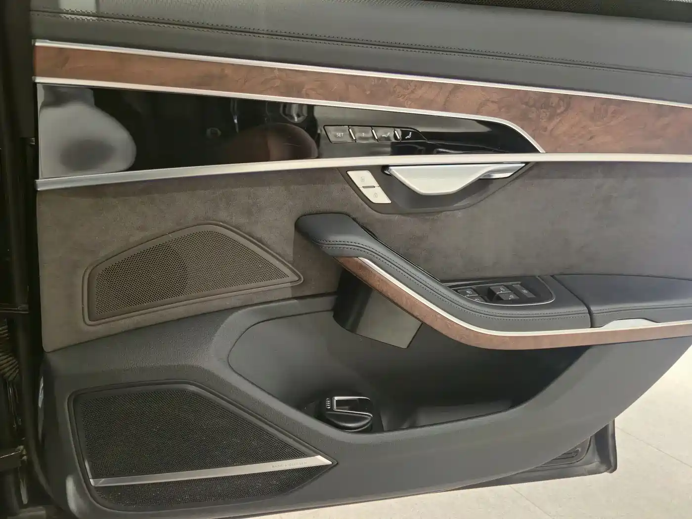 Audi A8 2021 A8L 55 TFSI quattro Luxury фото 24