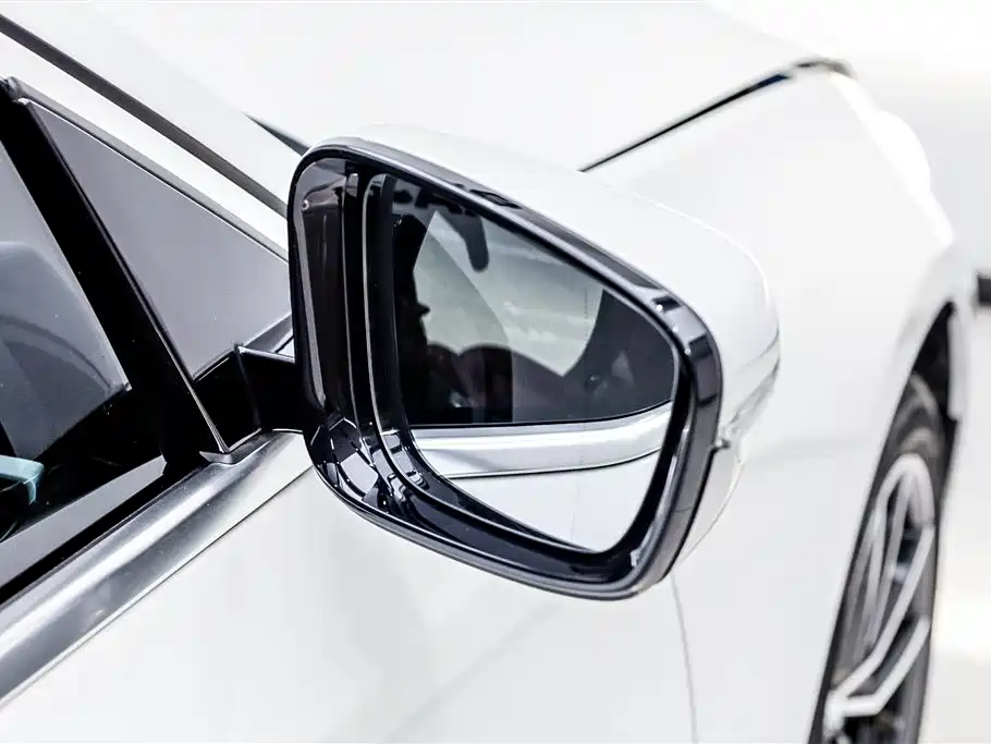 BMW 3 Series 2025 325Li M Sport Package фото 15