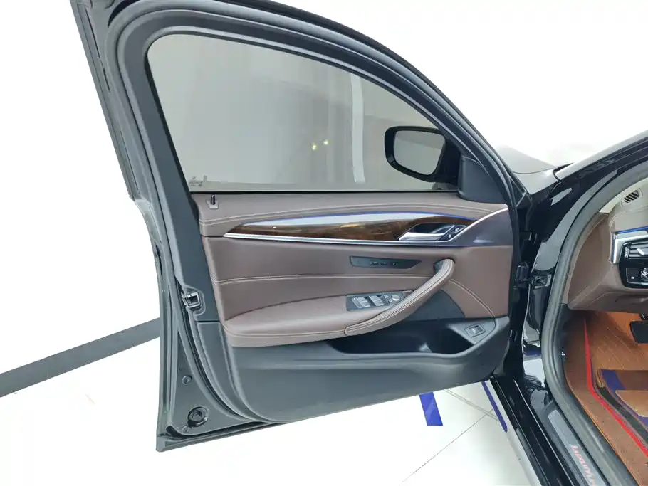 BMW 5 Series 2020 525Li Luxury Package фото 7