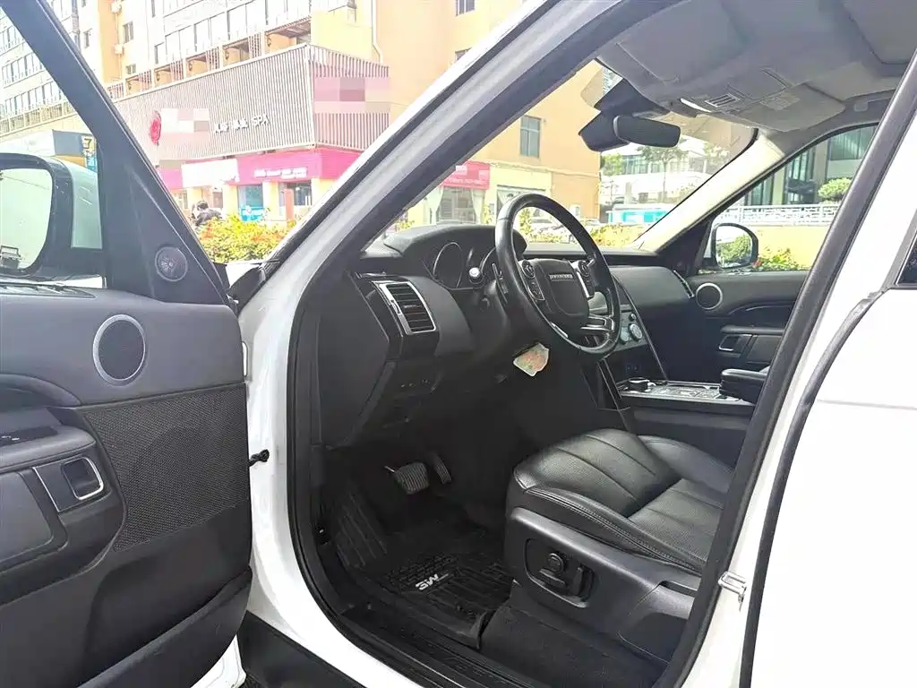 Land Rover Discovery 2017 3.0 SC V6 SE фото 4