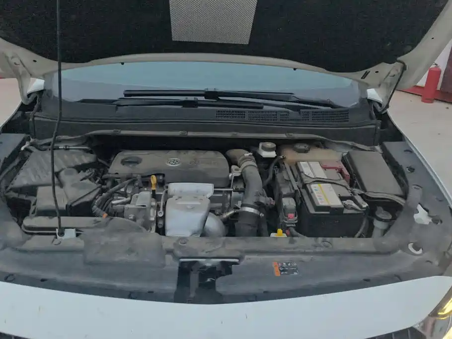 Photo 10 - Buick GL6