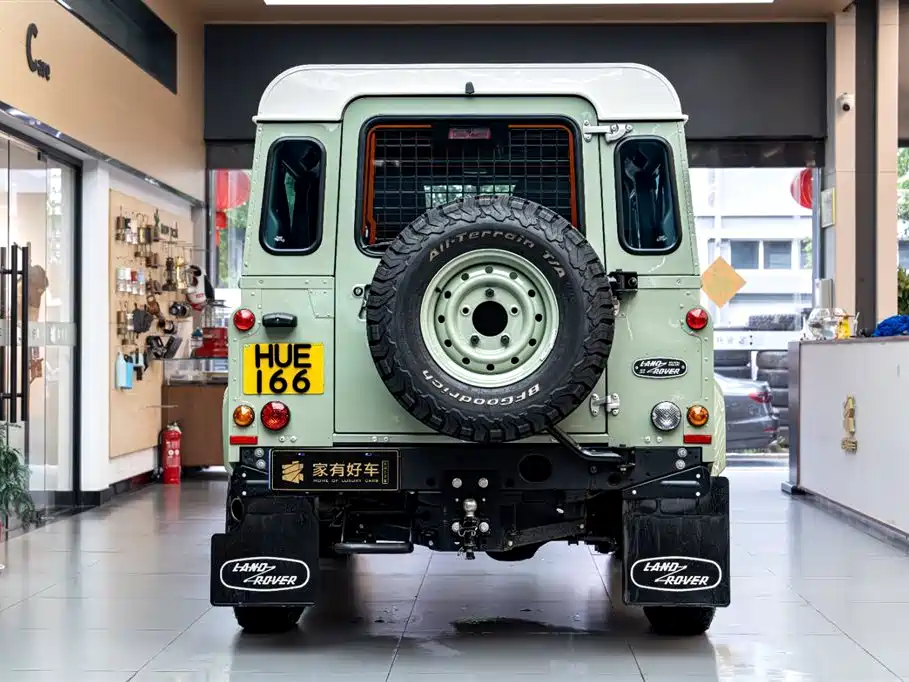 Land Rover Defender фото 5