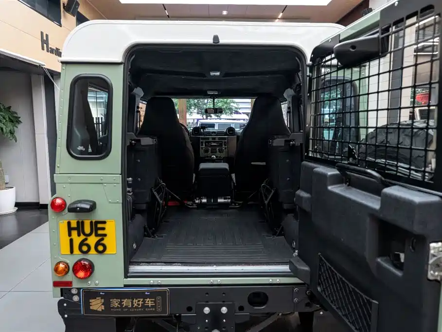 Land Rover Defender фото 6