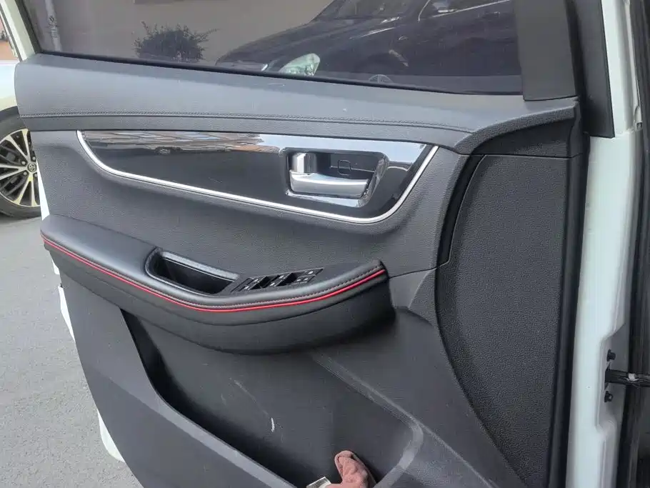 Dongfeng Fengxing Fengxing SX6 2020 2019 1.5T CVT Comfort China V