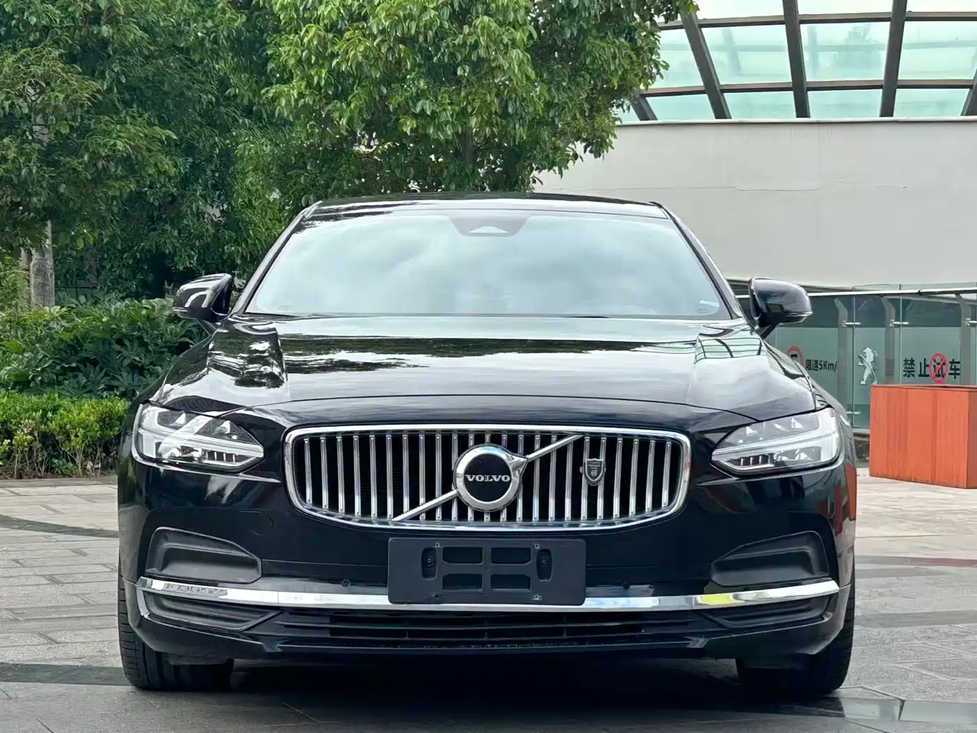 Фото 2 - Volvo S90