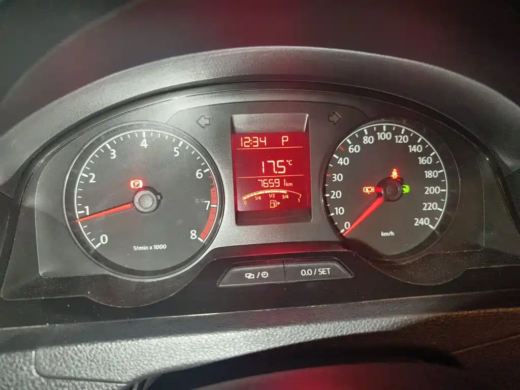Volkswagen Santana 2015 1.6L Automatic Comfort Edition фото 9