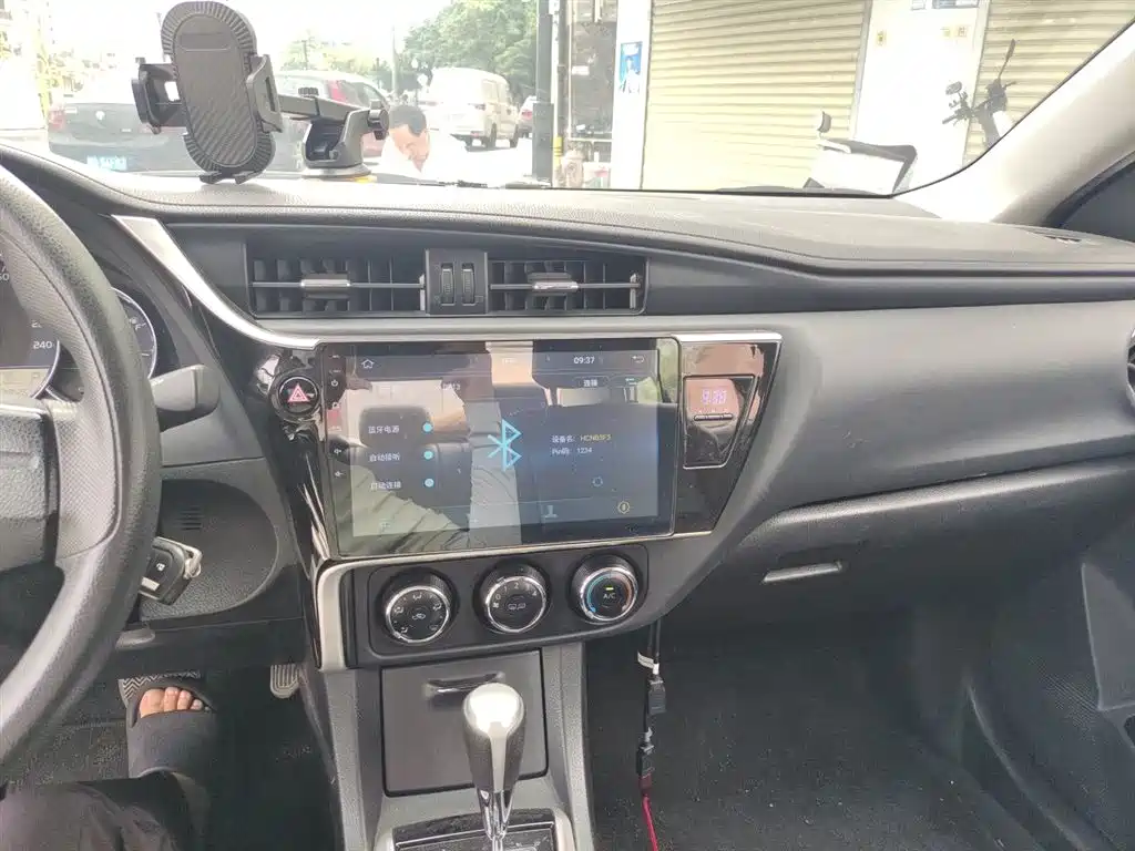 Toyota Corolla 2017 Facelift 1.2T S-CVT GL фото 6