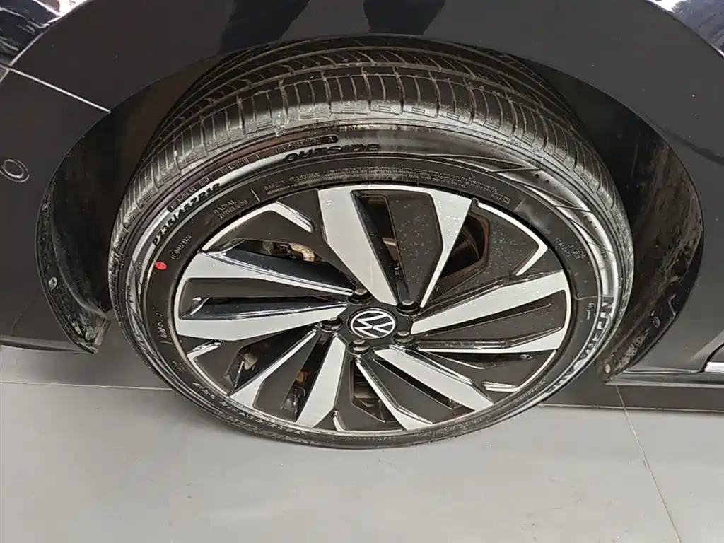 Volkswagen Passat 2022 330TSI Starlight Luxury Edition фото 23