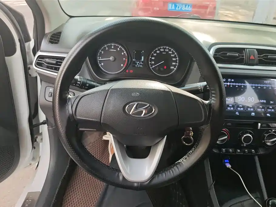 Hyundai Verna 2020 1.4L Manual GL Renewal Edition фото 15