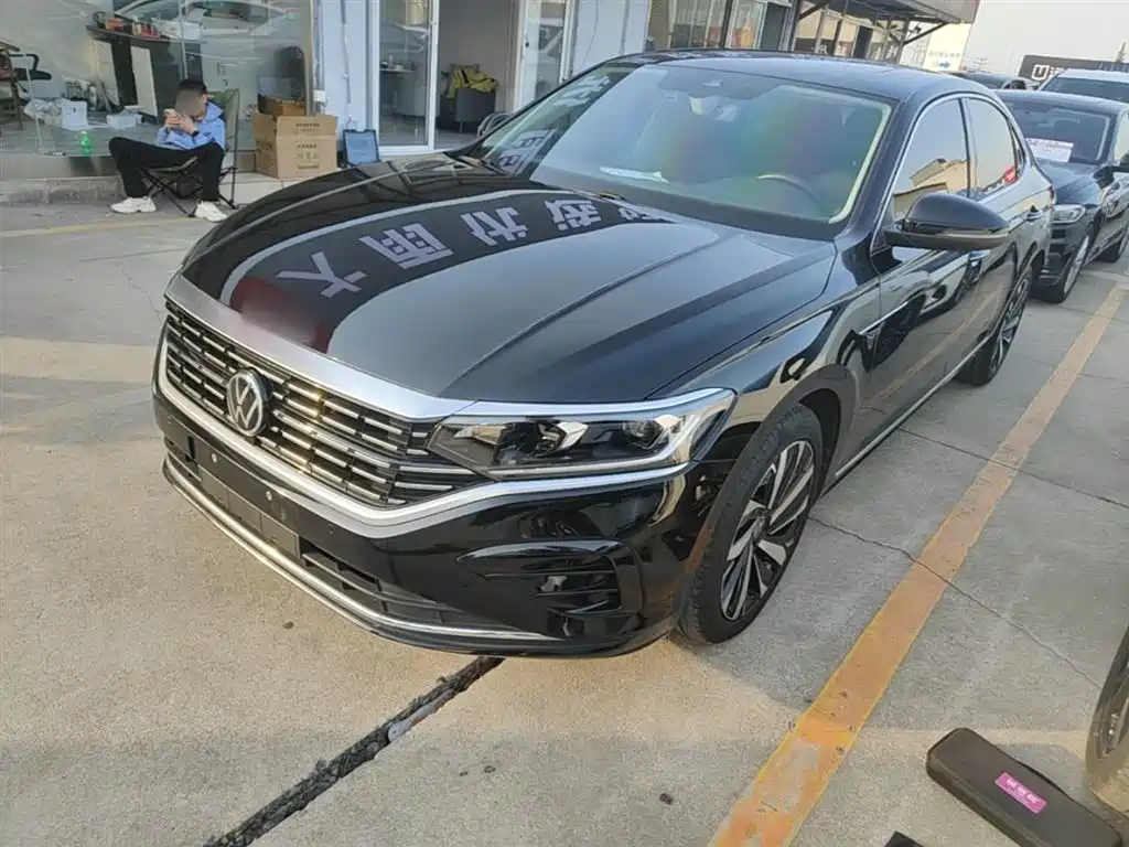 Volkswagen Passat 2022 330TSI Luxury Edition фото 2