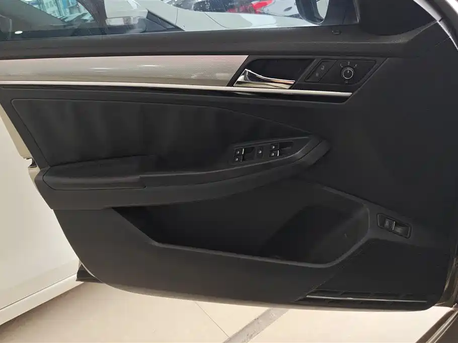 Volkswagen Bora 2016 Model 1.6L Automatic Fashion фото 7