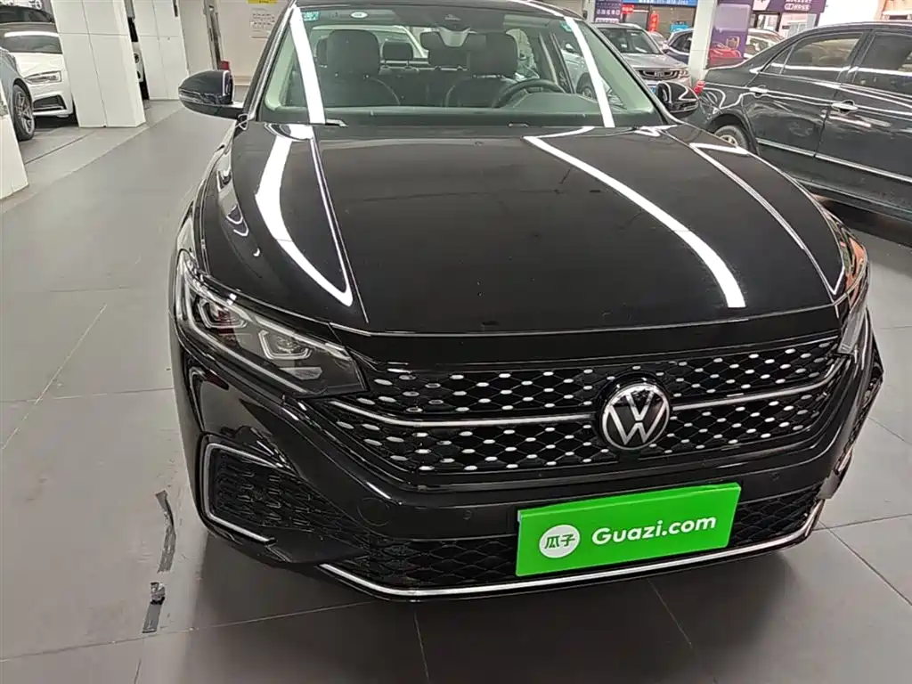 Volkswagen Passat 2022 330TSI Starlight Luxury Edition фото 3