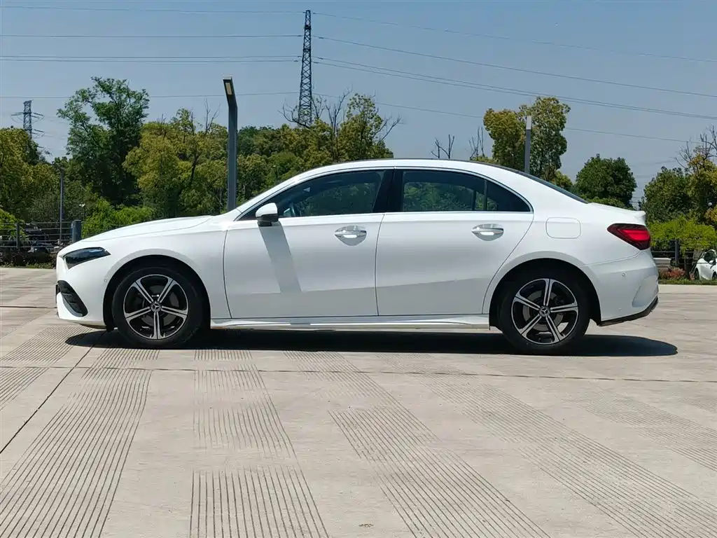 Mercedes-Benz A-Class 2024 A 200 L Fashion Edition фото 3