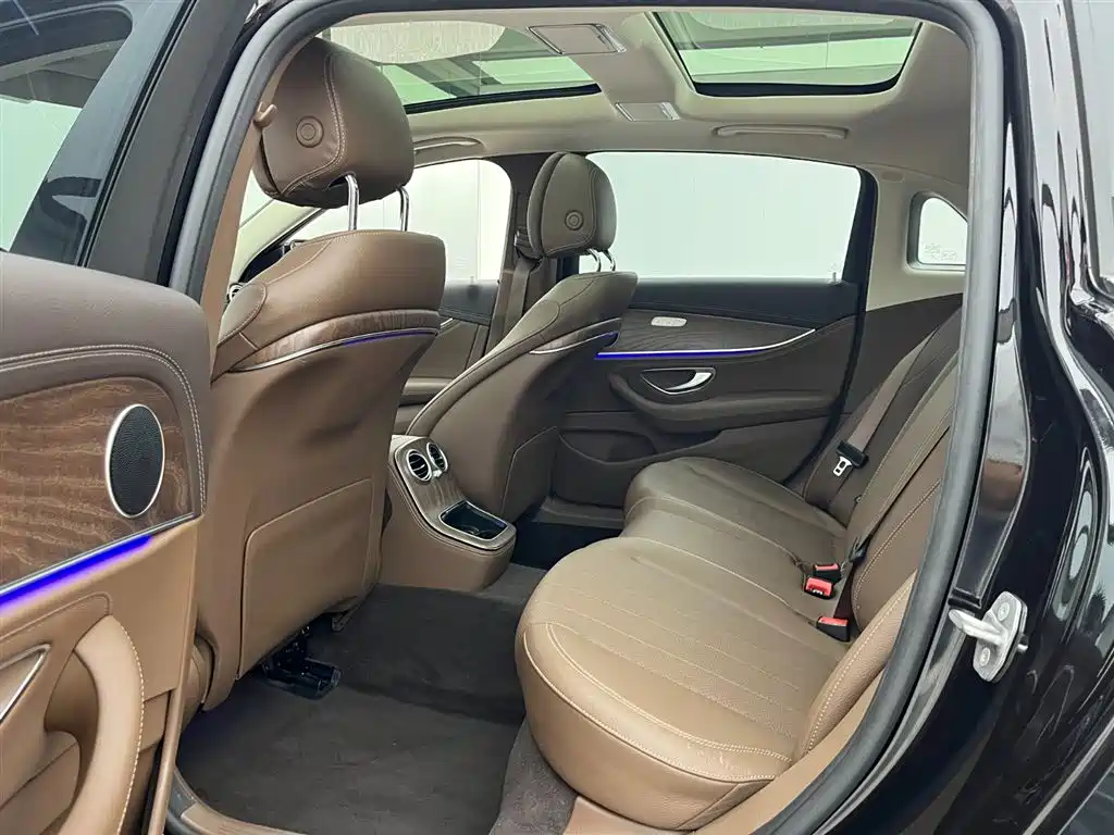 Mercedes-Benz E-Class New Energy 2023 E 350 e L Plug-in Hybrid Sedan фото 6