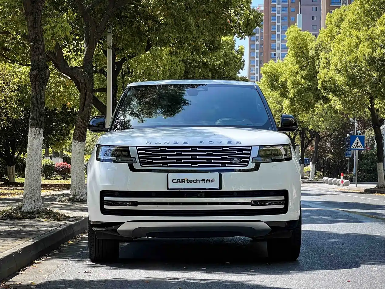 Land Rover Range Rover 2024 3.0 L6 400PS Genesis Extended фото 2