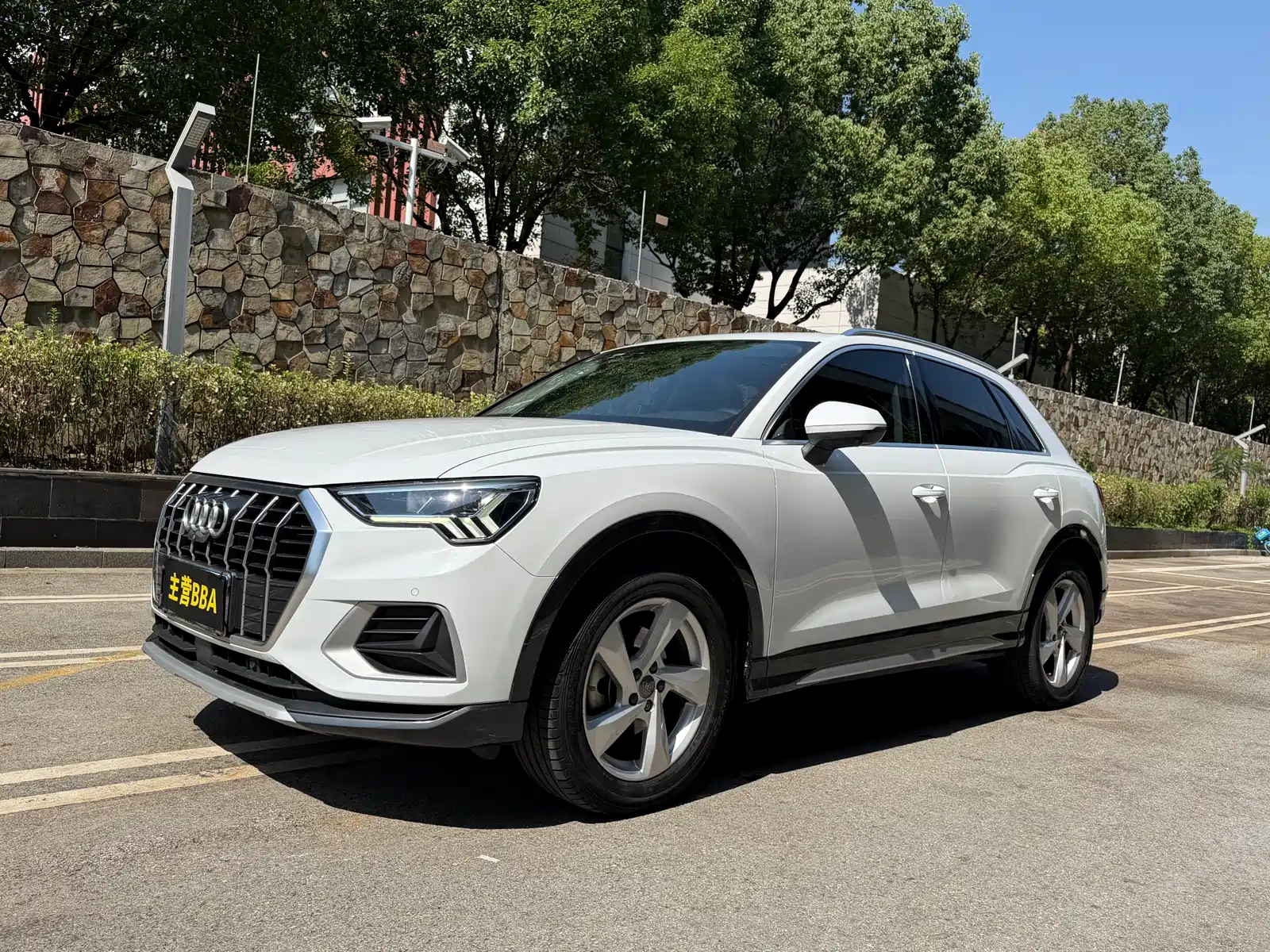 Photo 1 - Audi Q3