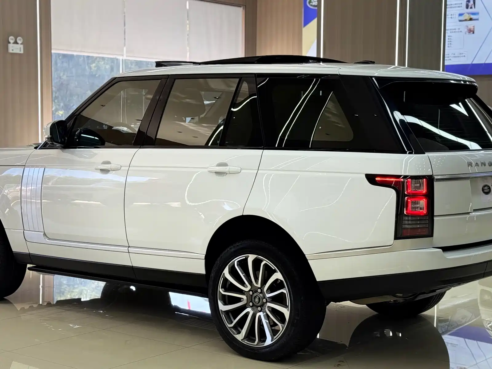 Фото 4 - Land Rover Range Rover