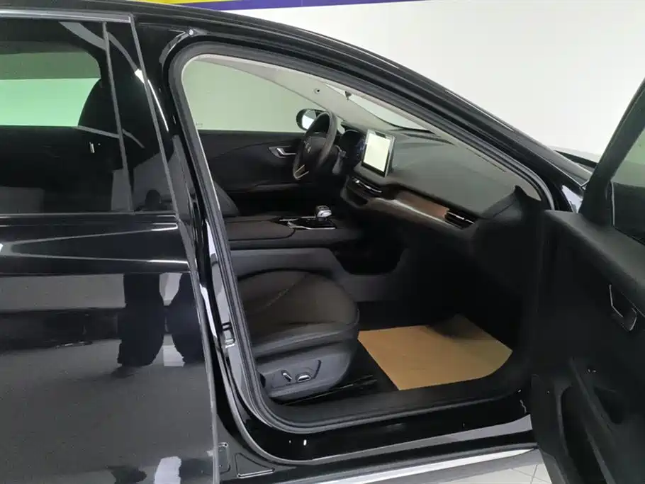Hongqi E-QM5 2021 Ride-hailing Charging Basic Edition 5-seater фото 8