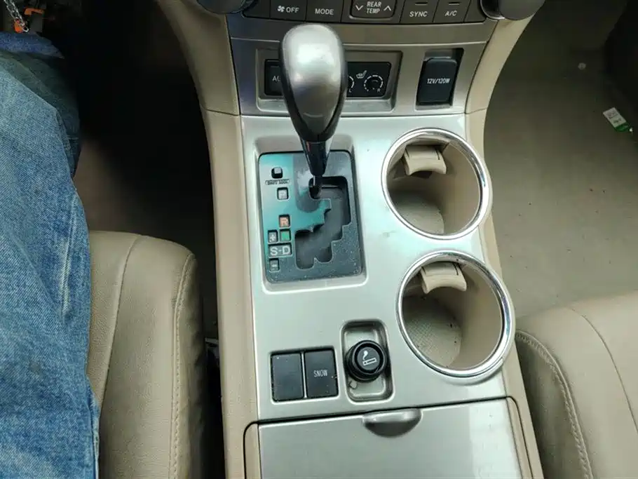 Toyota Highlander 2012 2.7L 2WD 7-Seater Luxury Edition фото 16