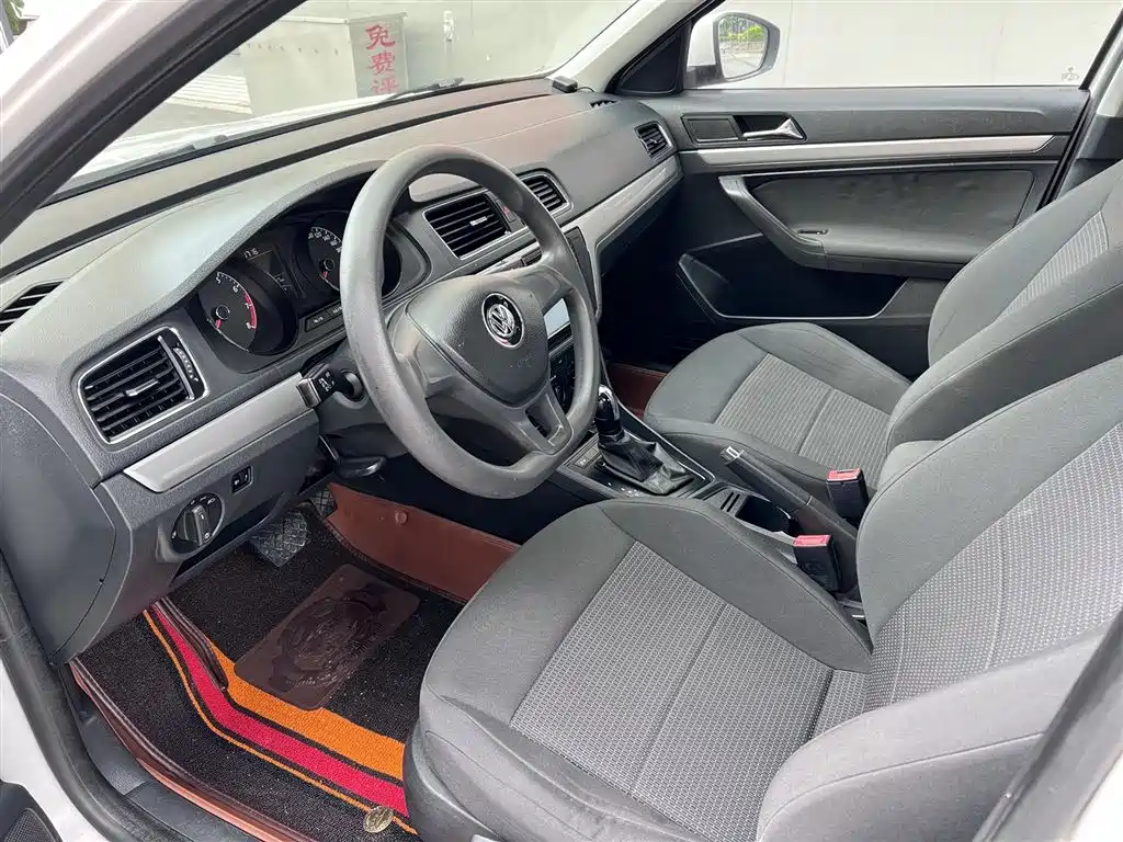 Volkswagen Lavida 2015 1.6L Automatic Trend Edition фото 4