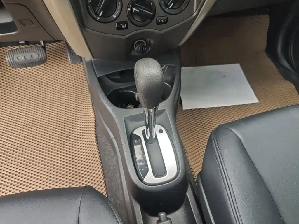 Nissan Livina 2015 2013 Sporty 1.6XV CVT Luxury