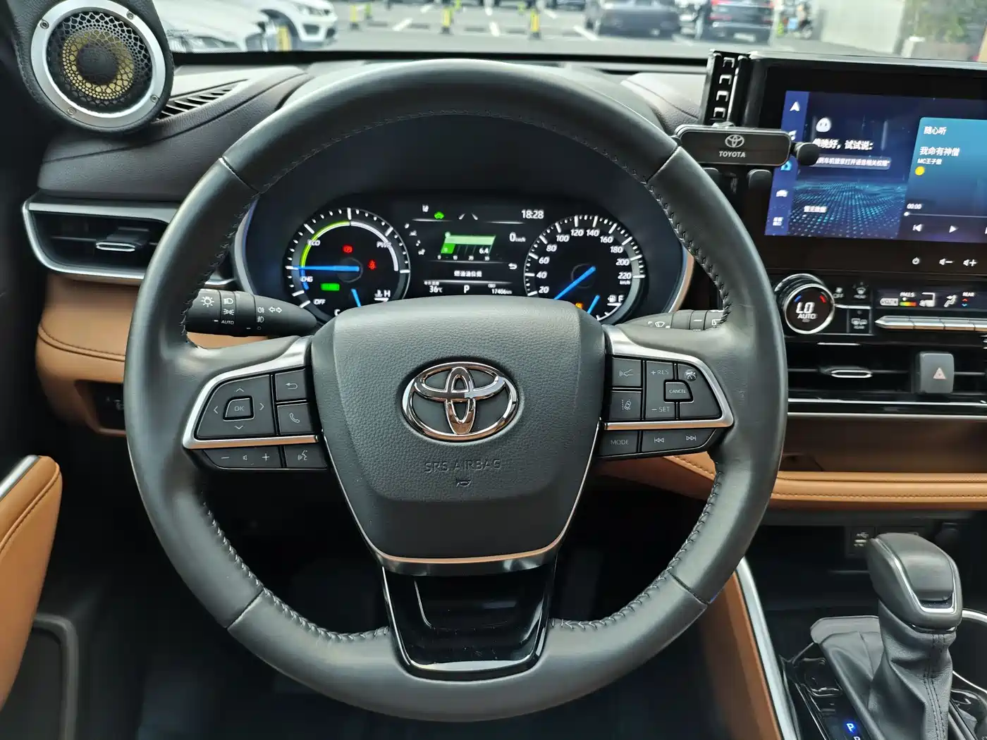 Toyota Highlander 2023 2.5L Smart Hybrid Dual Engine AWD Premium 7-Seater фото 11