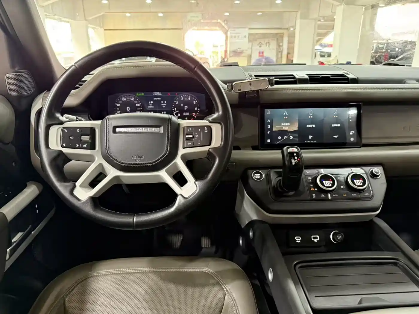 Land Rover Defender 2020 Model 110 P400 HSE фото 6