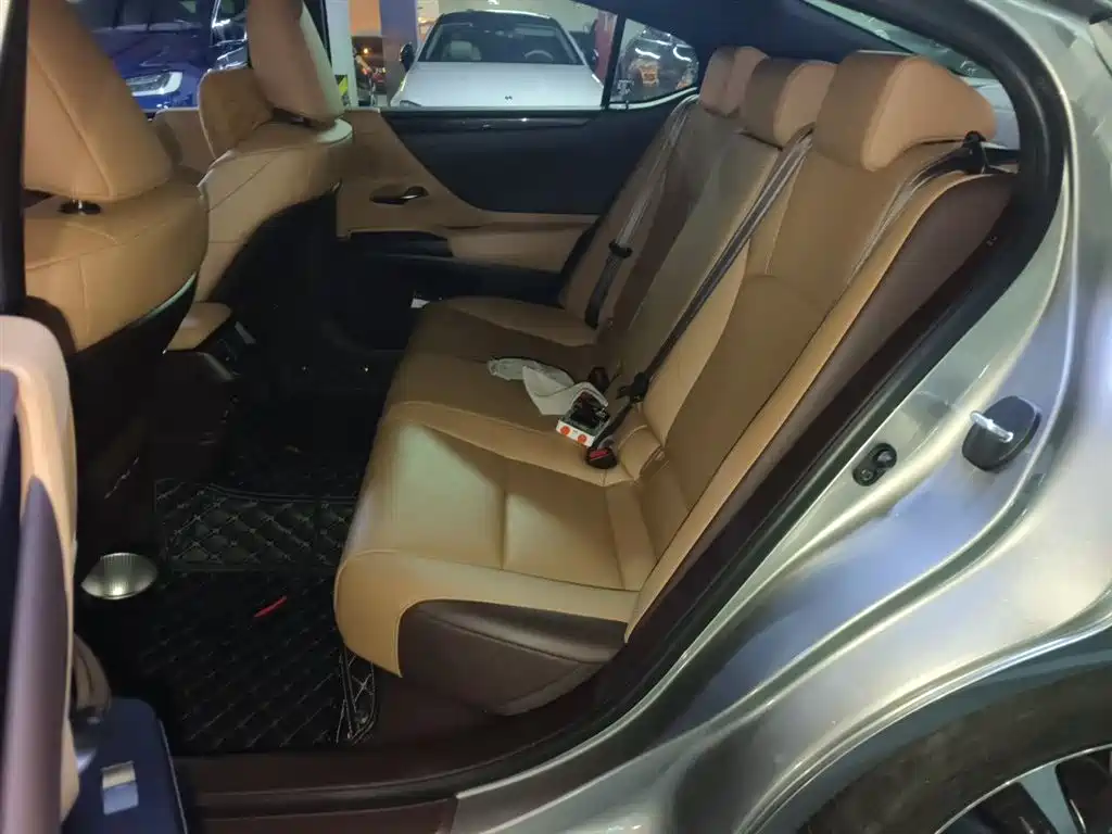 Lexus ES 2020 200 Excellence фото 15