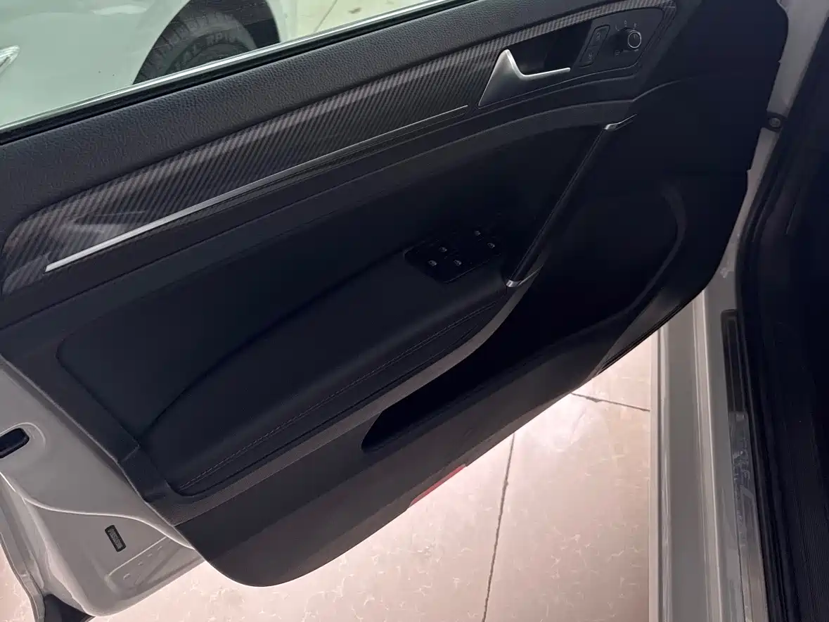 Volkswagen Golf 2018 230TSI Automatic Luxury фото 8