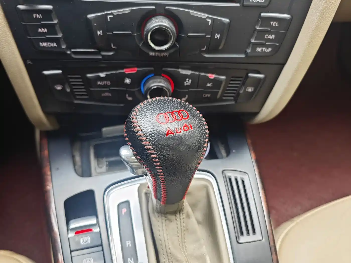 Audi A4L 2010 2.0 TFSI Comfort фото 12