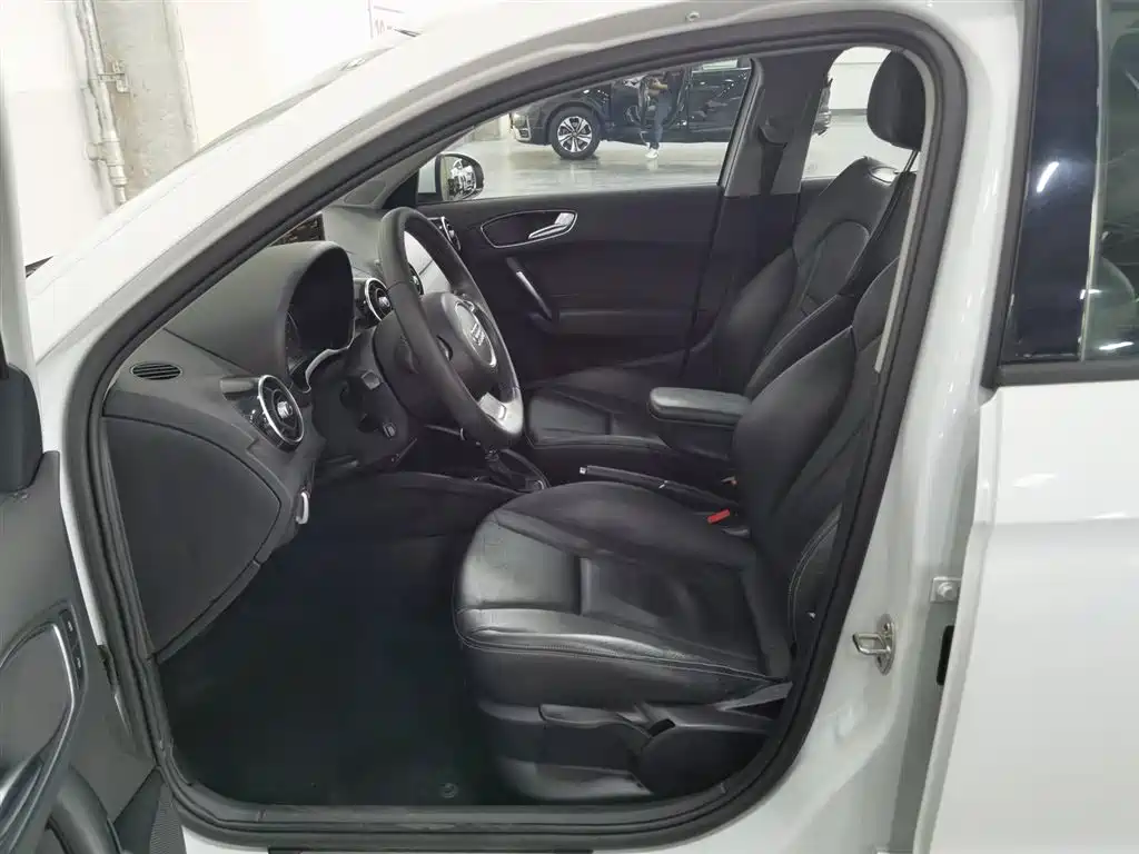 Audi A1 2014 30 TFSI Sportback Comfort фото 10