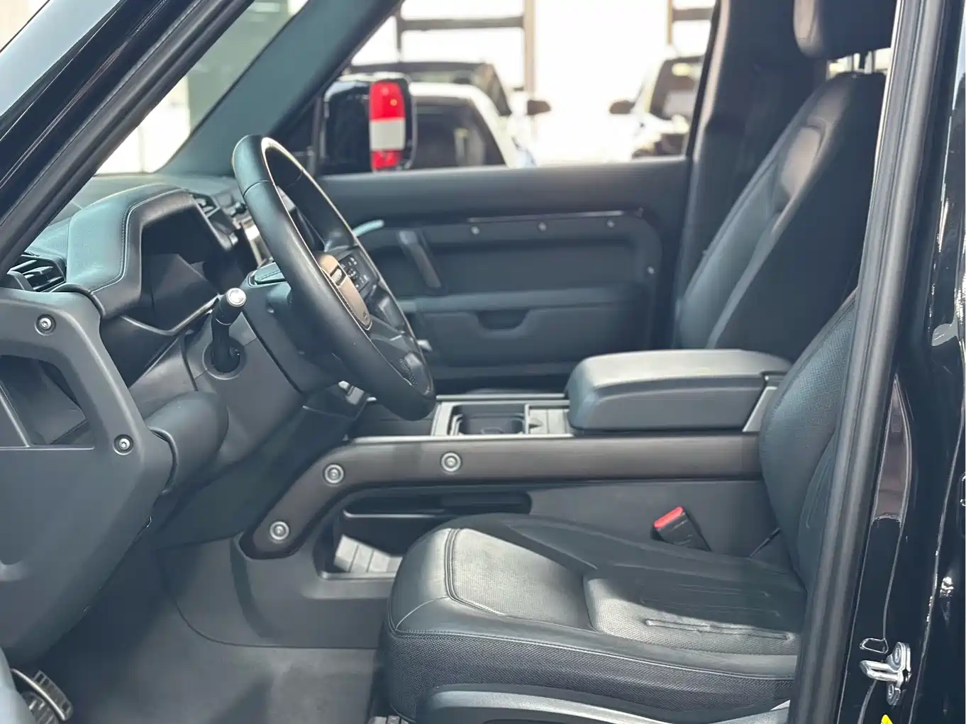 Photo 4 - Land Rover Defender