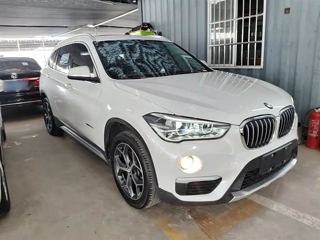 BMW X1 2018 sDrive18Li Premium Model фото 4