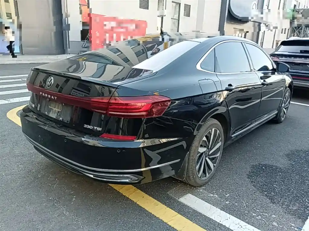 VOLKSWAGEN PASSAT