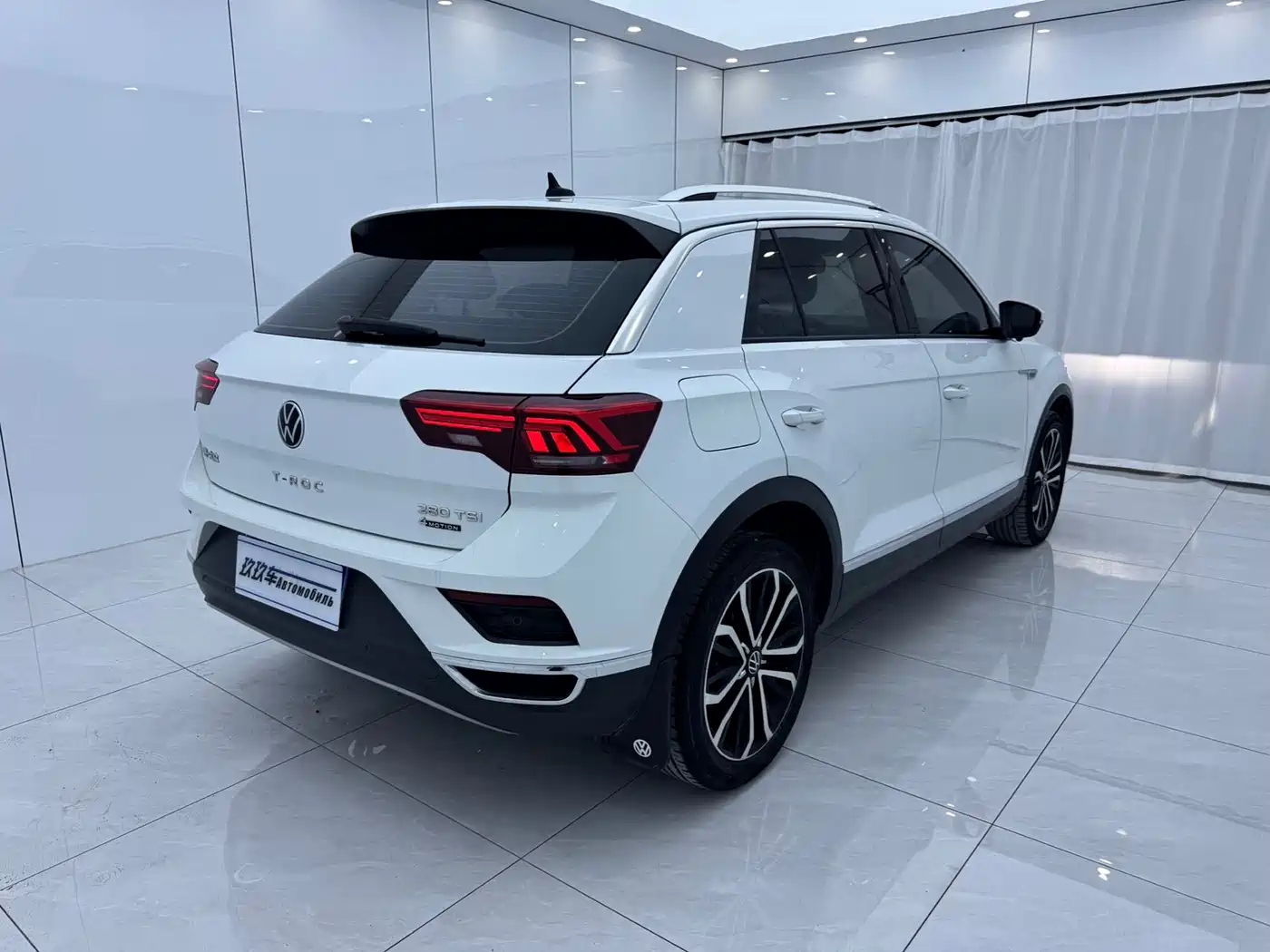 Volkswagen T-ROC 2021 280TSI DSG 4WD Luxury Connected фото 4