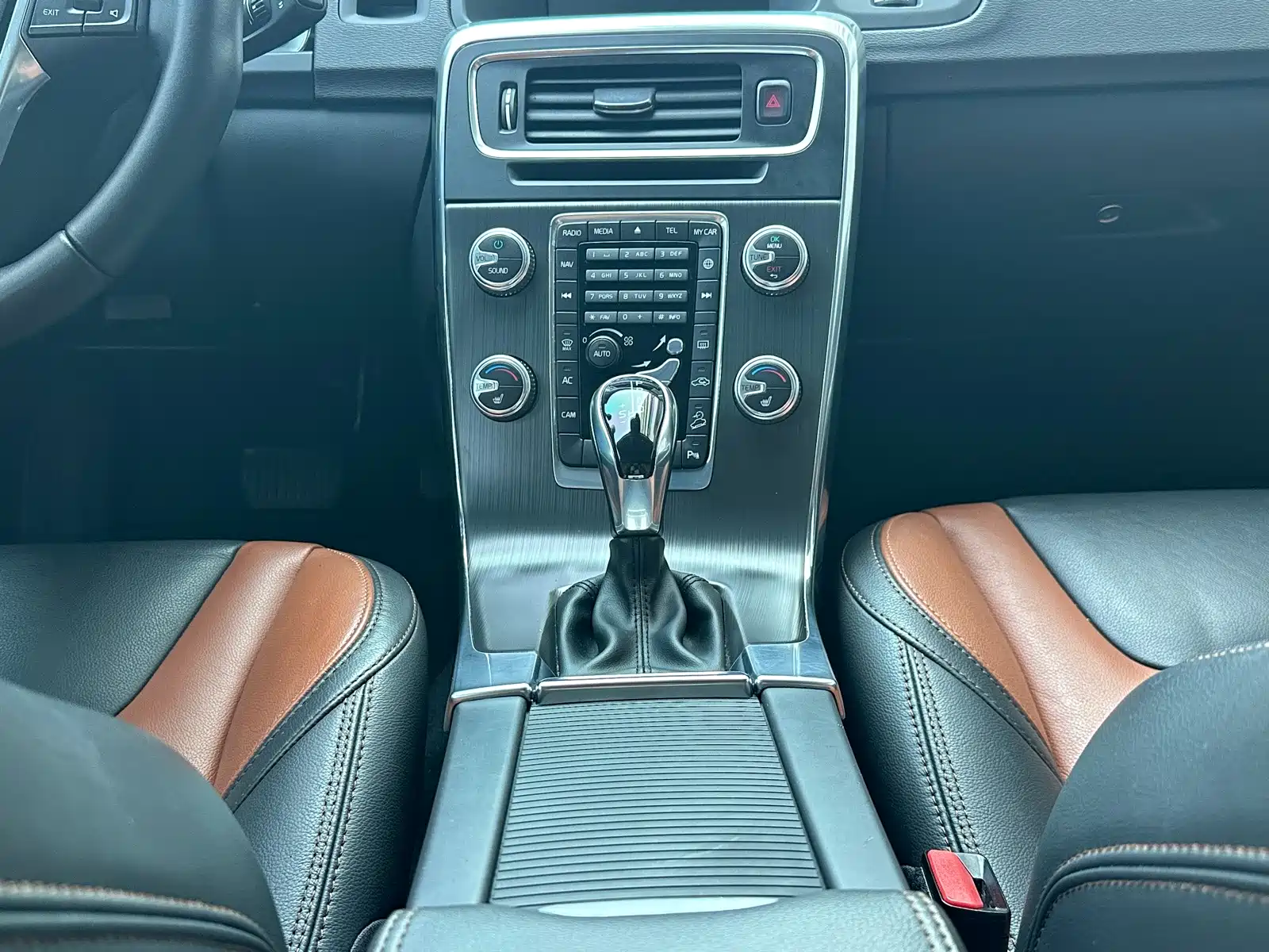 Фото 11 - Volvo V60