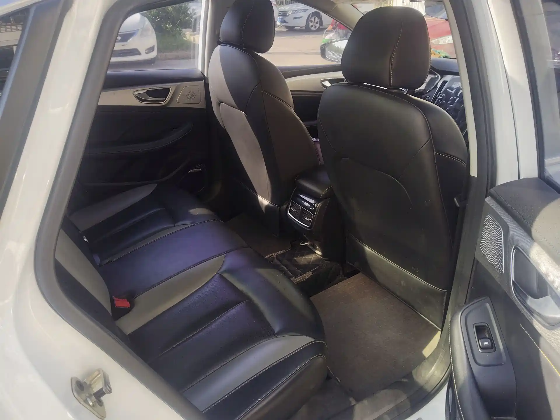 Фото 6 - Roewe i6 MAX EV