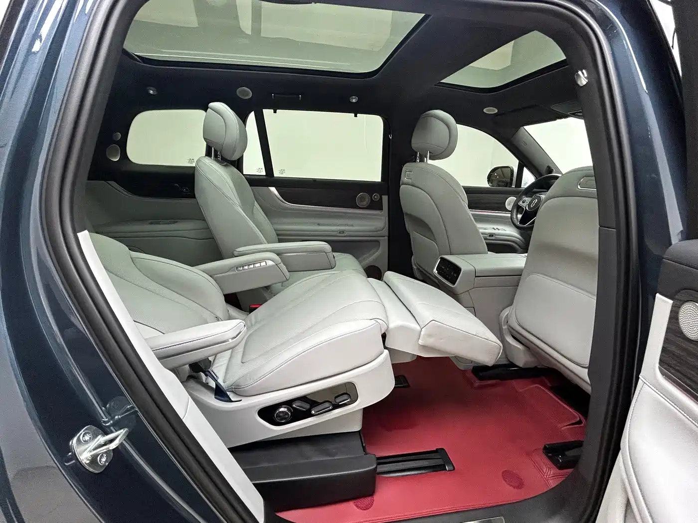 AITO Wenjie AITO M9 2024 Extended Range Ultra 42kWh 6-Seater фото 9