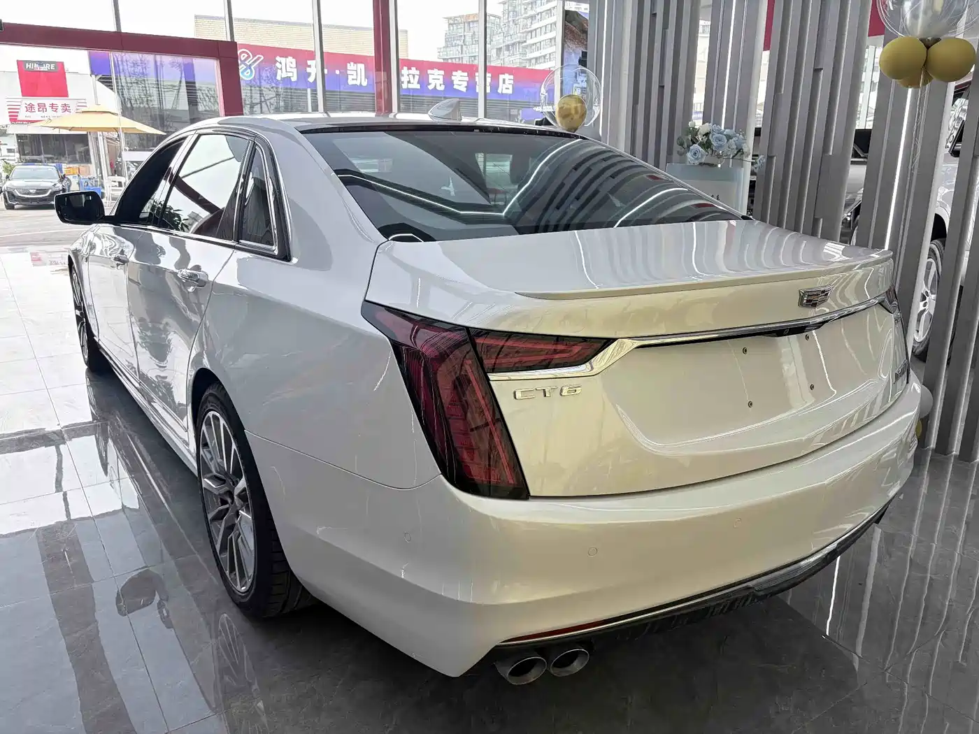 Фото 19 - Cadillac CT6