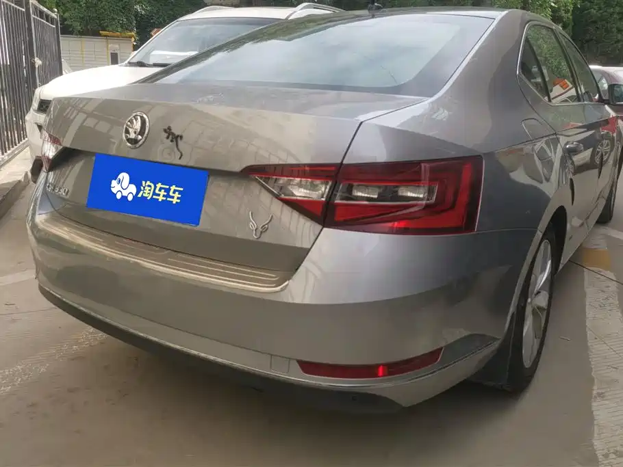 Škoda Superb 2018 TSI330 DSG Comfort Edition China V фото 3