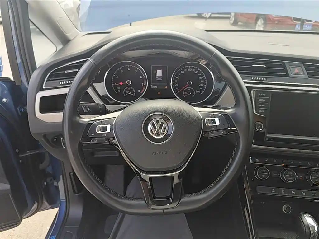 Volkswagen Touran 2018 Touran L 280TSI DSG Luxury 7-seater фото 11