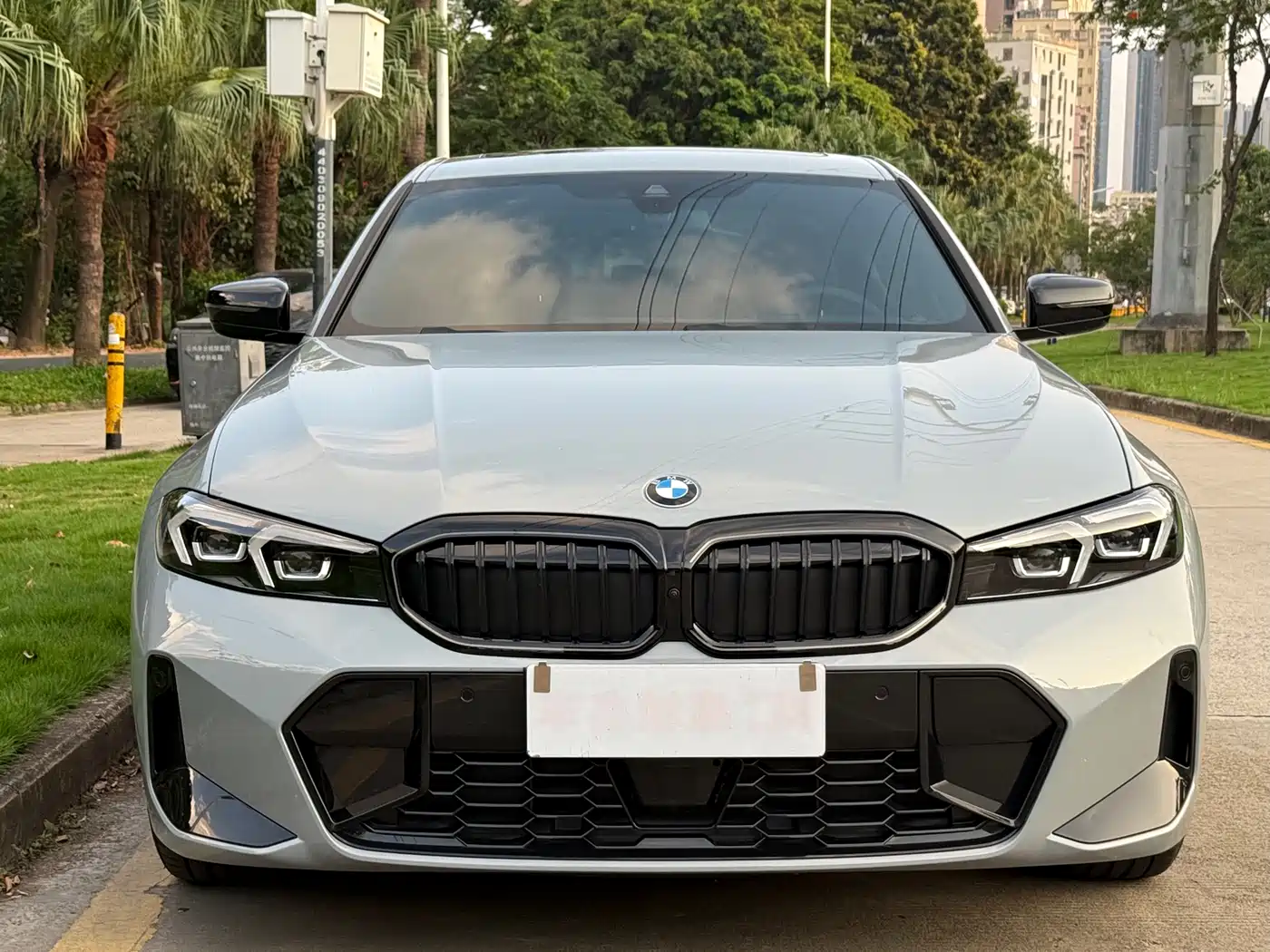 BMW 3 Series 2026 330i M Sport Shadowline Package фото 5