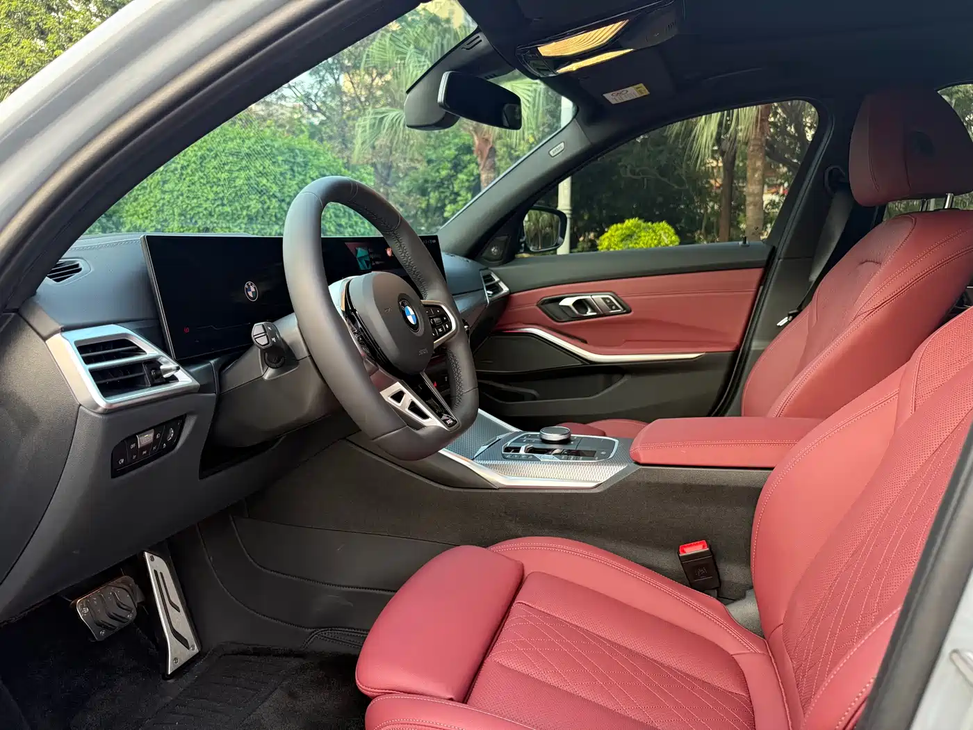 BMW 3 Series 2026 330i M Sport Shadowline Package фото 13