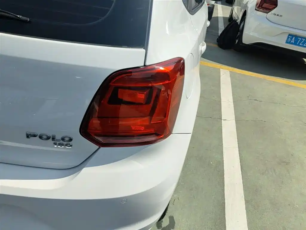 Volkswagen Polo 2016 1.6L Automatic Comfort фото 8